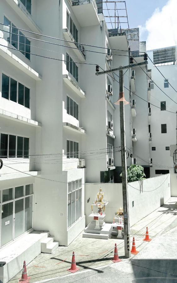 Hotel Baobab à Patong Extérieur photo